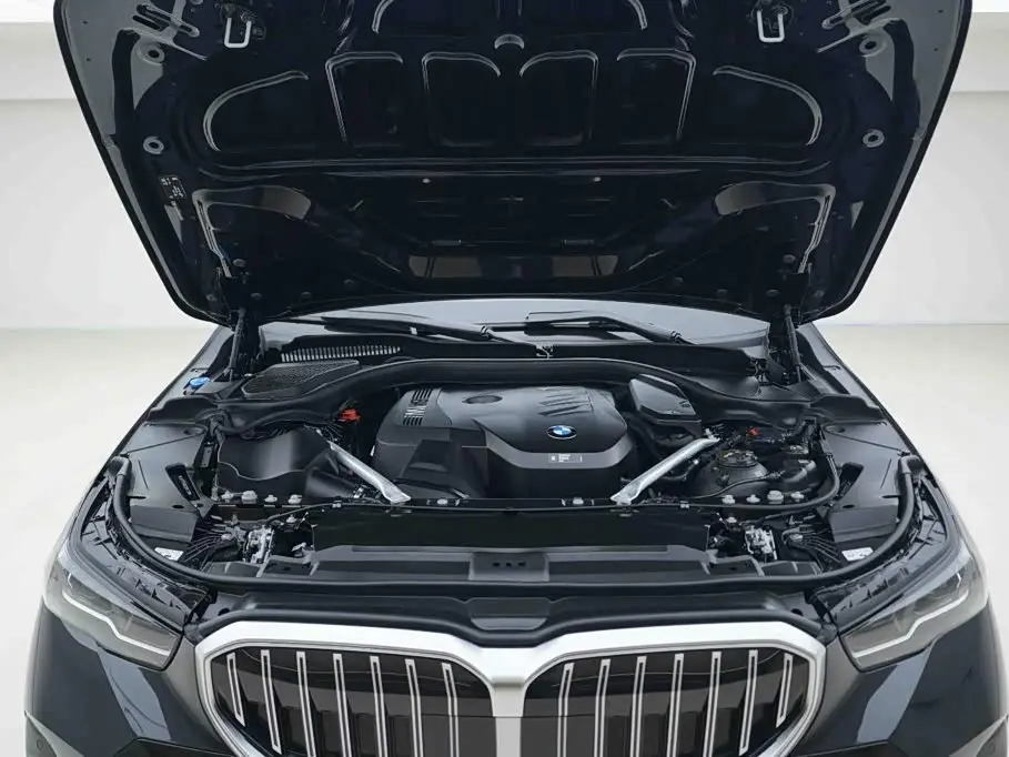BMW 5 Series 2025 — Photo 7/20