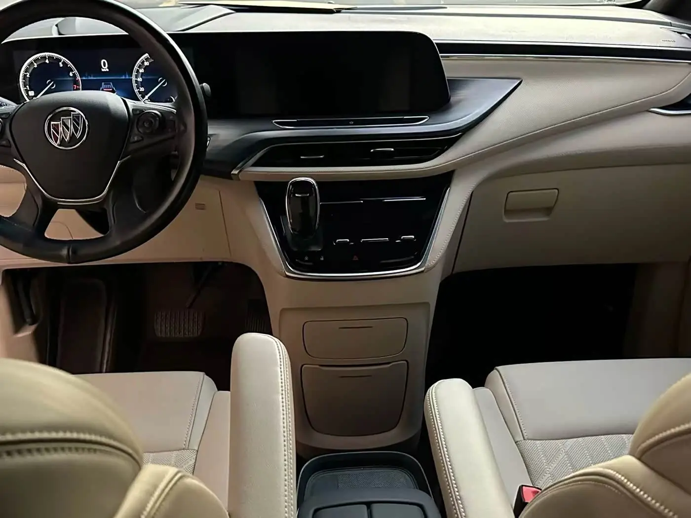 Buick GL8 2022 — Photo 8/9