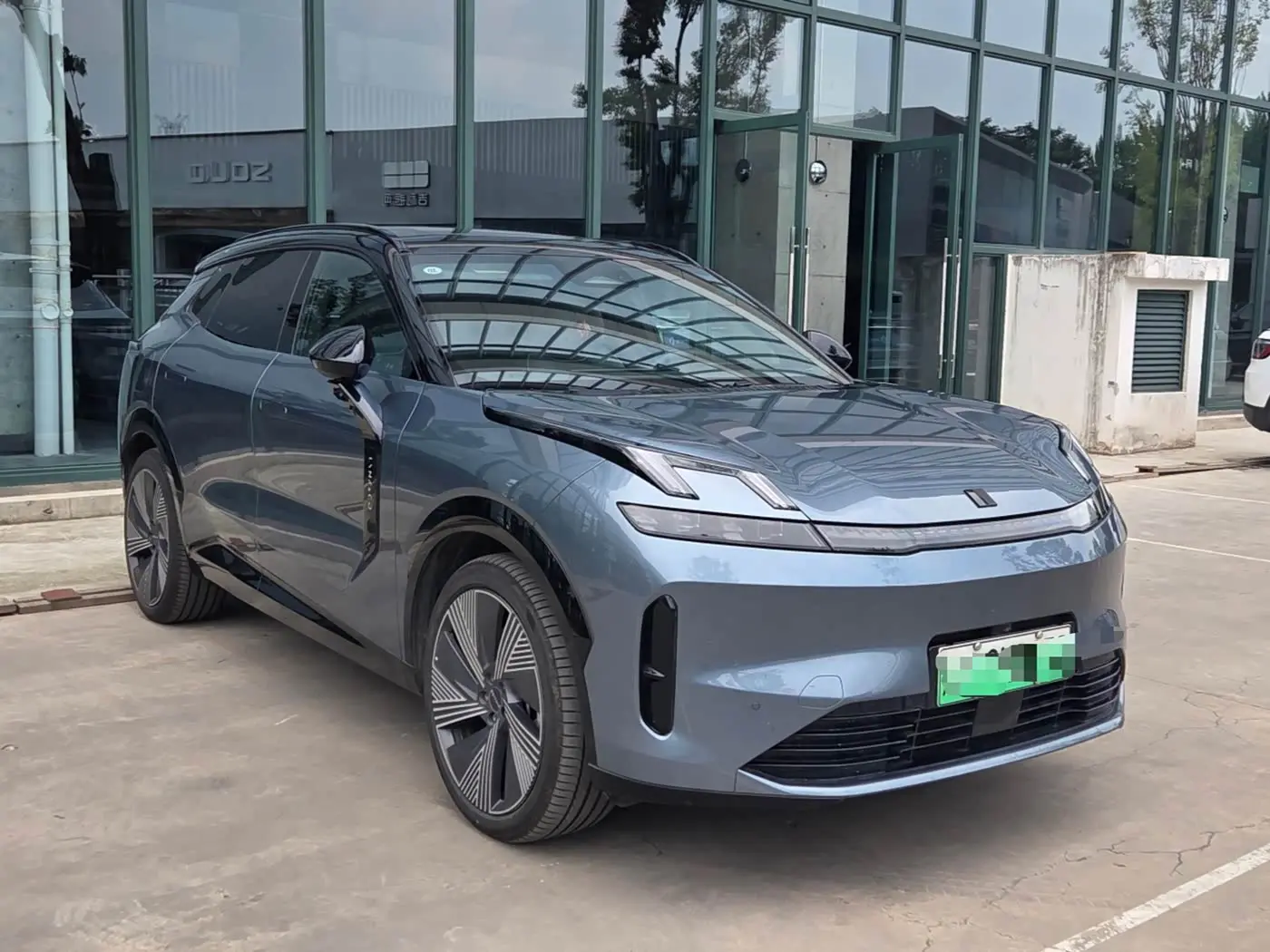 Lynk & Co 08 EM-P 2025 — Photo 1/12