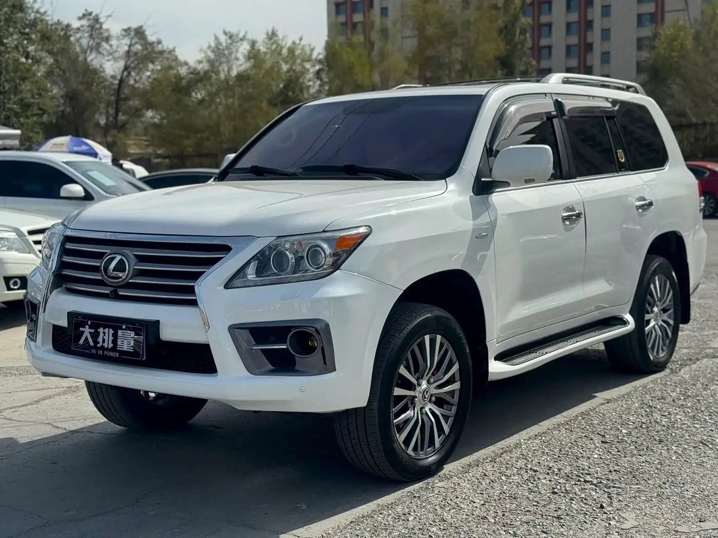 Lexus LX 2009 — Photo 1/9