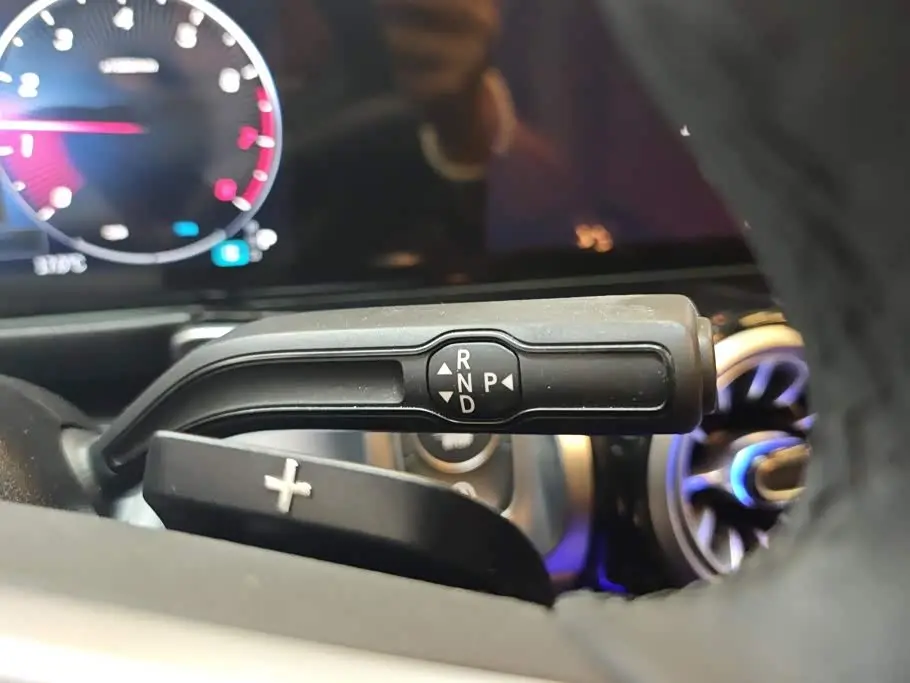 Mercedes-Benz GLB 2025 — Photo 16/16