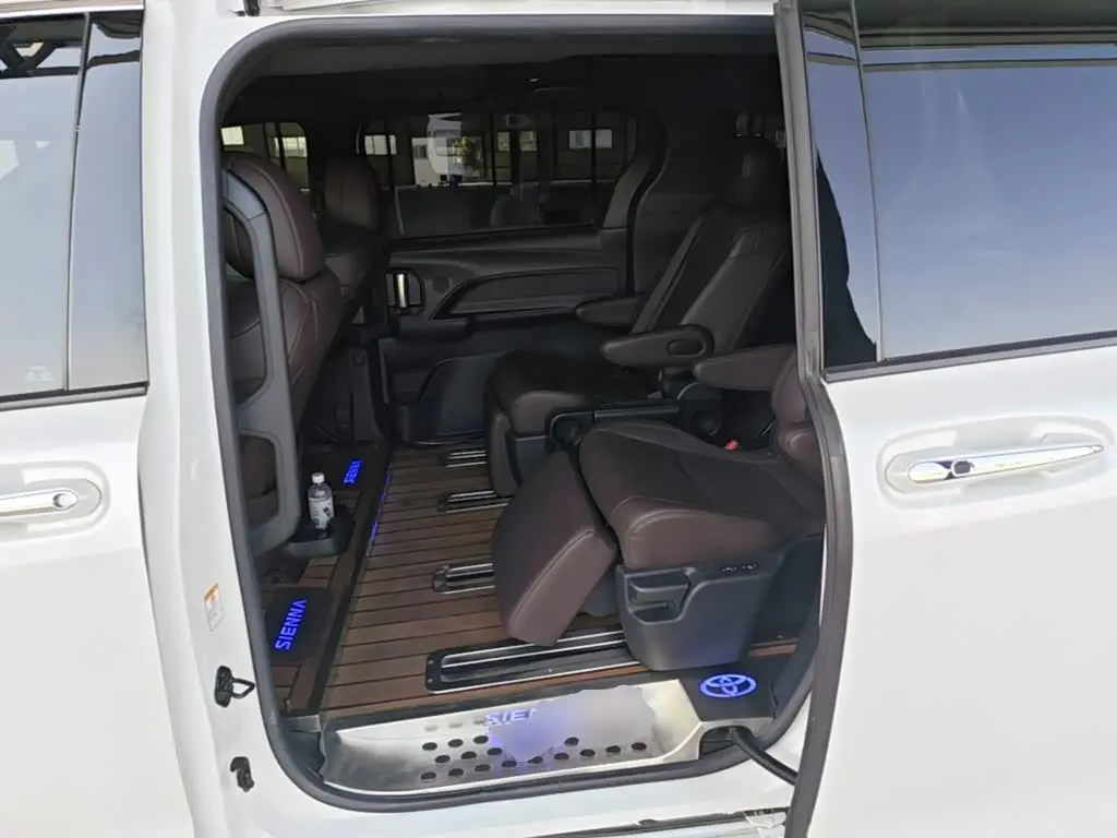 Toyota Sienna 2023 — Photo 17/20