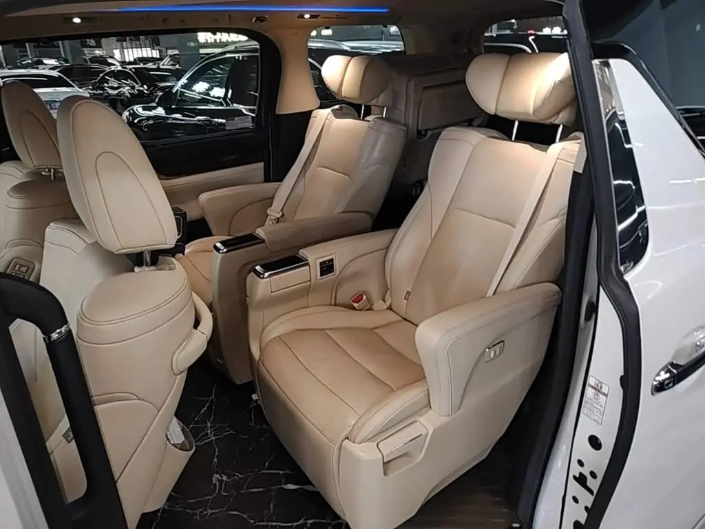 Toyota Alphard 2018 — Фото 17/20