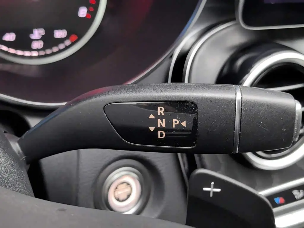 Mercedes-Benz C-Class 2019 — Photo 13/20