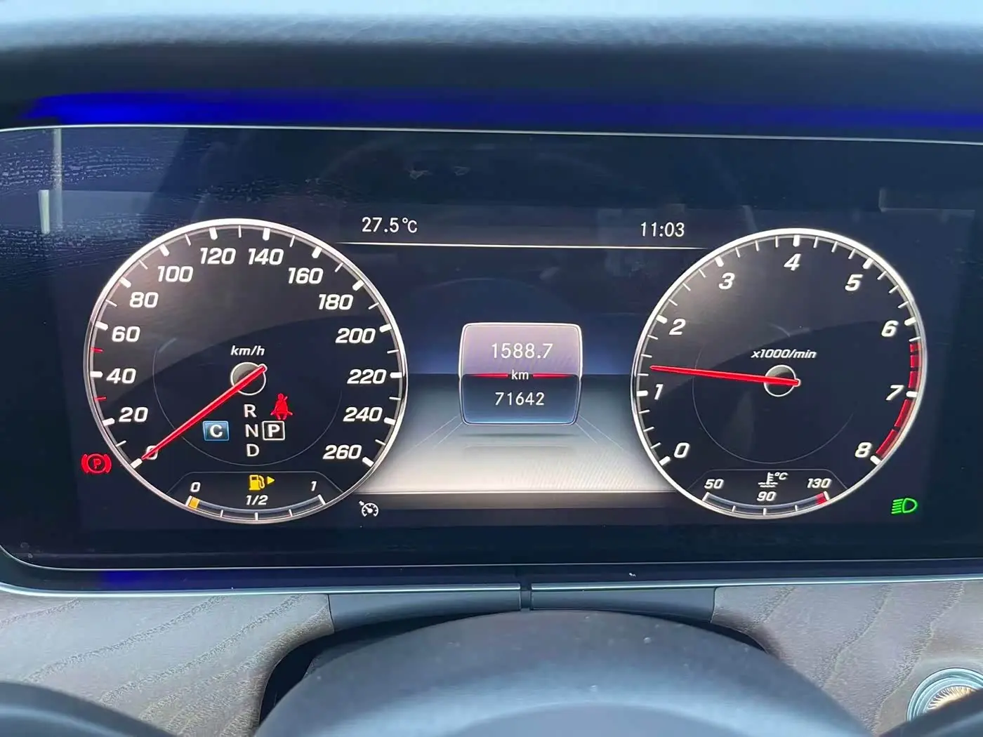 Mercedes-Benz E-Class 2019 — Photo 12/15