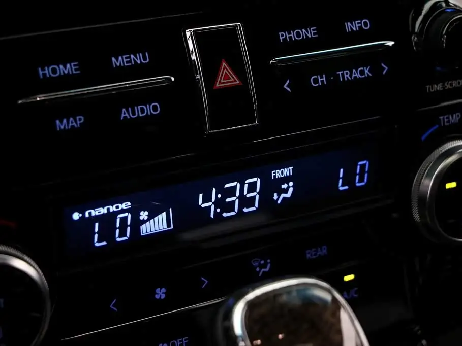Toyota Vellfire 2020 — Photo 9/20