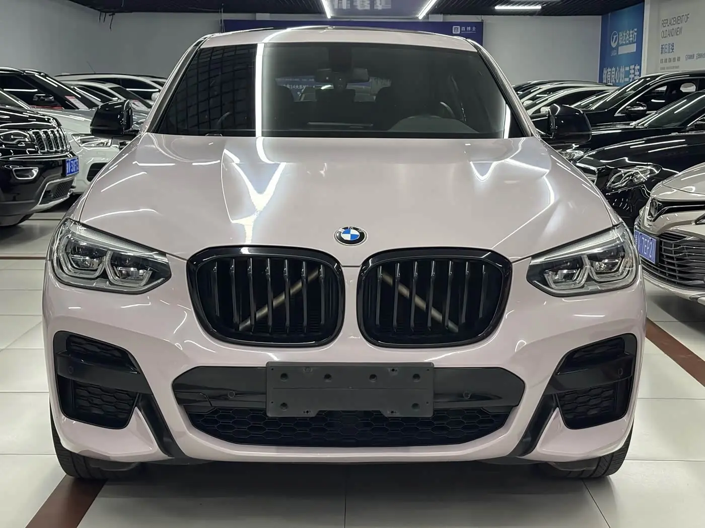 BMW X4 2020 — Фото 2/13