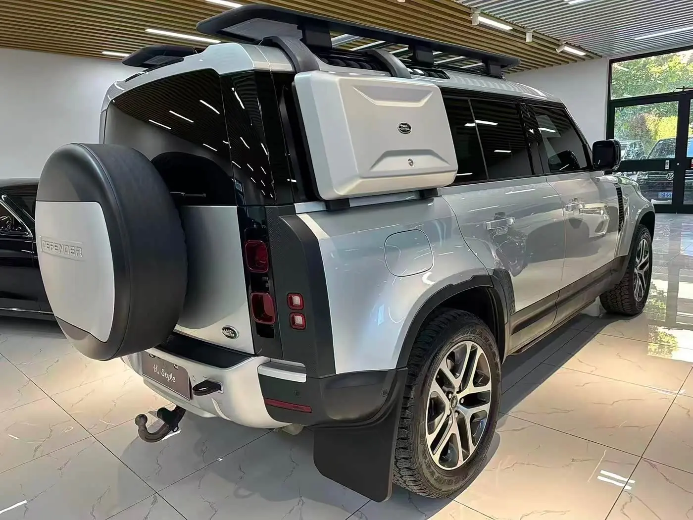 Land Rover Defender 2021 — Фото 4/16