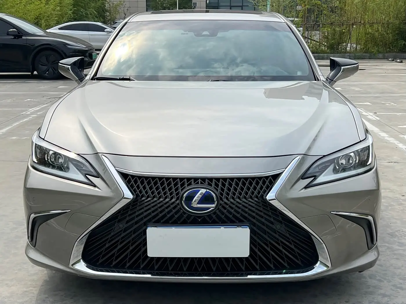 Lexus ES 2018 — Photo 2/9