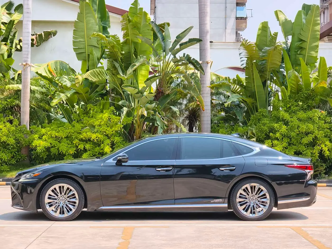 Lexus LS 2018 — Photo 3/17