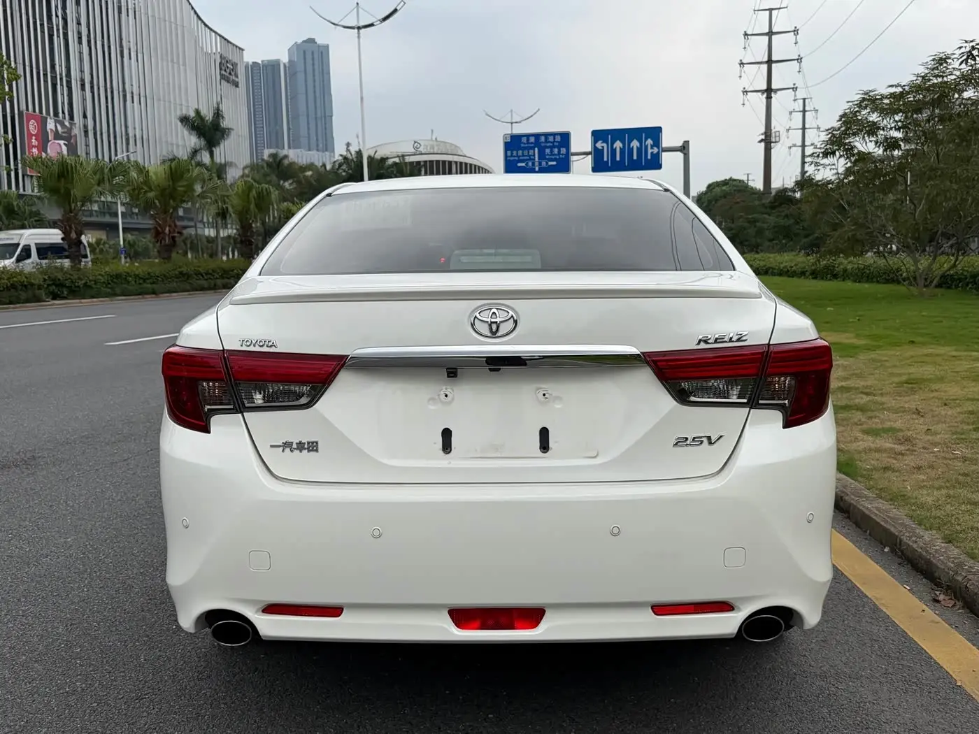 Toyota Reiz 2016 — Photo 5/20