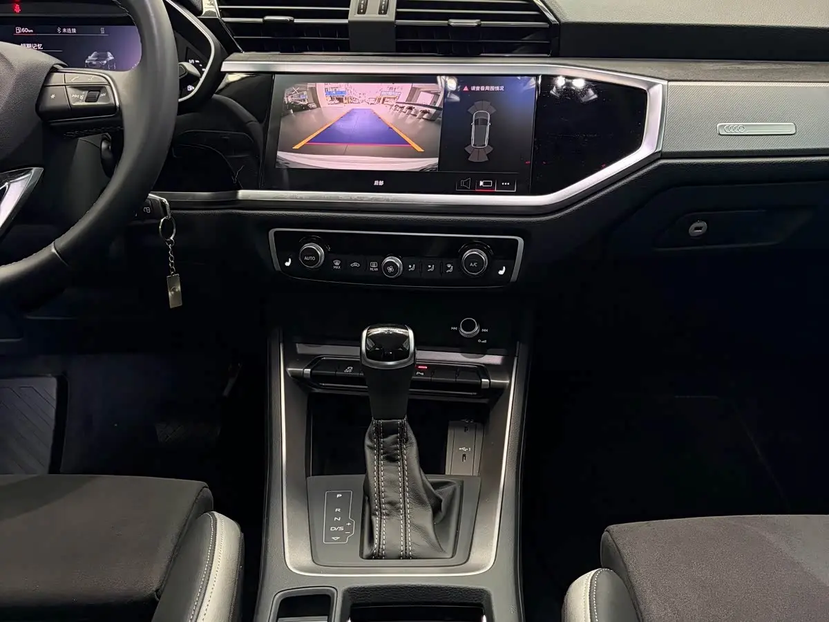 Audi Q3 2023 — Şəkil 11/18