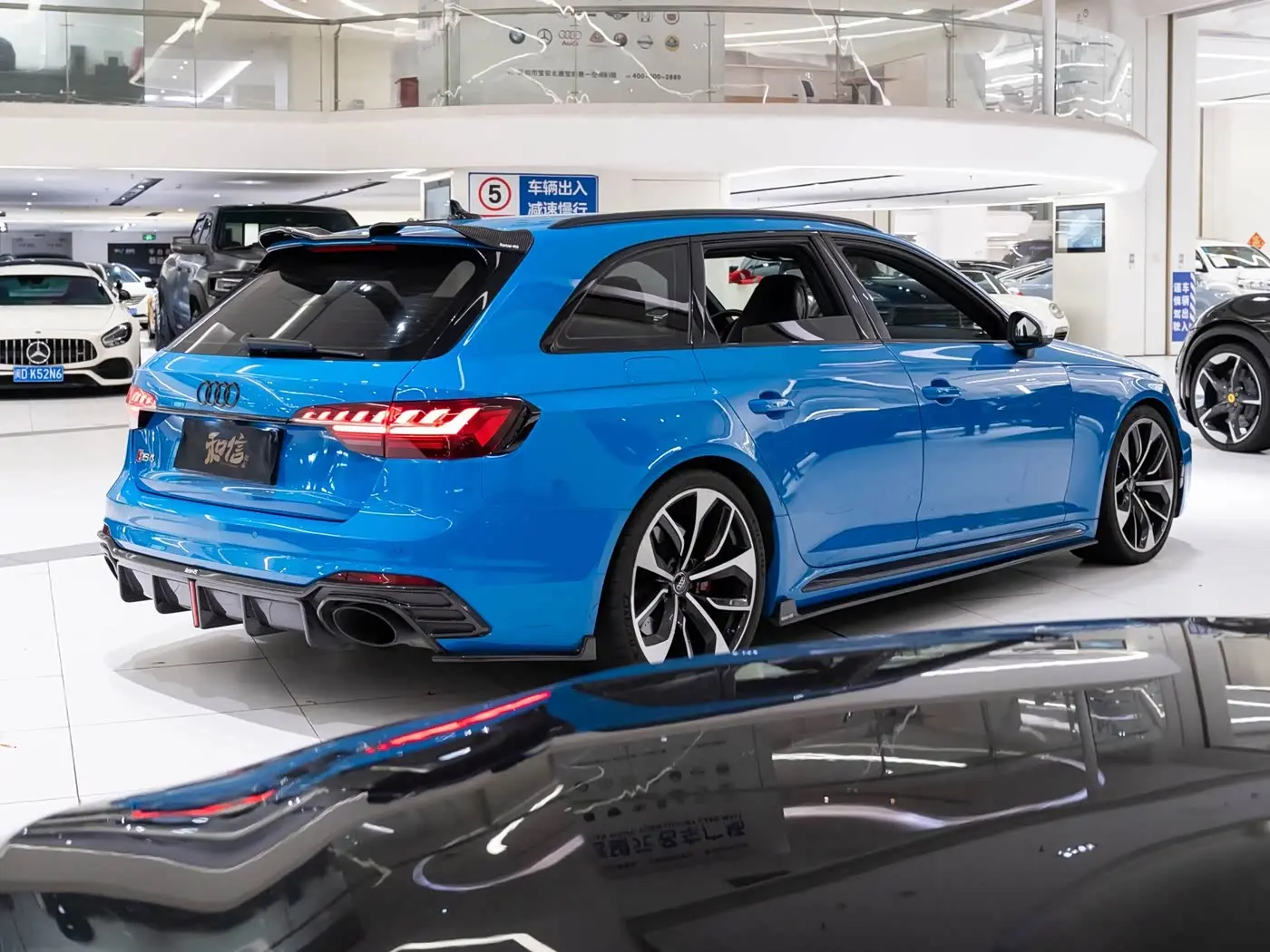 Audi RS 4 2021 — Фото 6/18