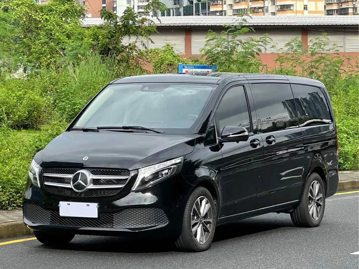 Mercedes-Benz V-Class 2020 — Photo 1/15