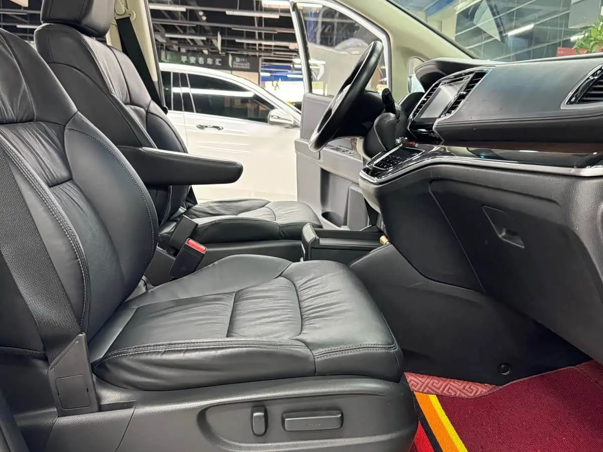 Honda Odyssey 2018 — Şəkil 18/20
