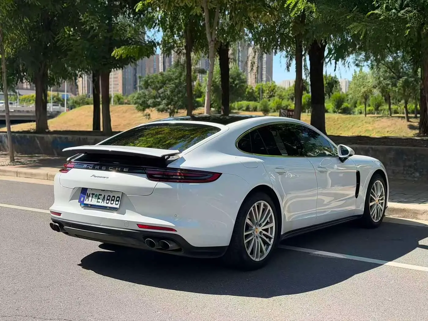 Porsche Panamera 2018 — Фото 7/10