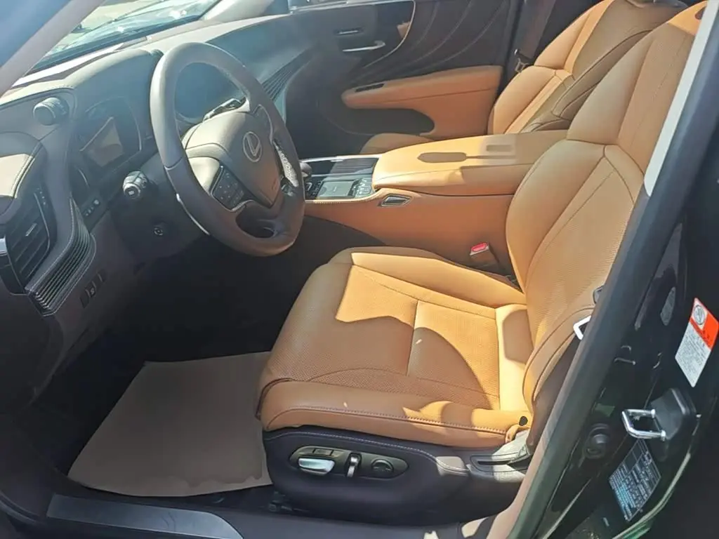 Lexus LS 2020 — Photo 14/19