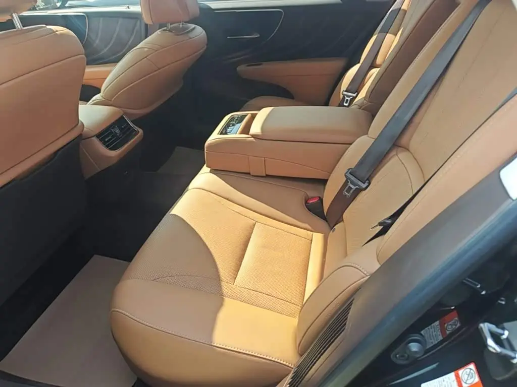 Lexus LS 2020 — Photo 16/19