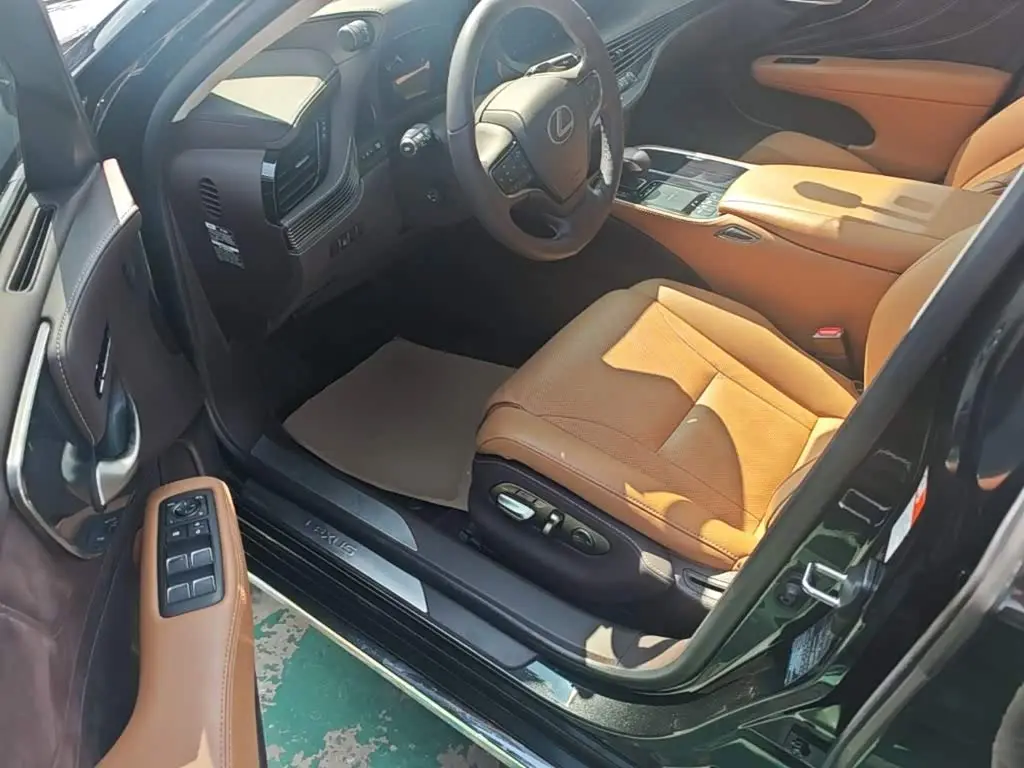 Lexus LS 2020 — Photo 15/19