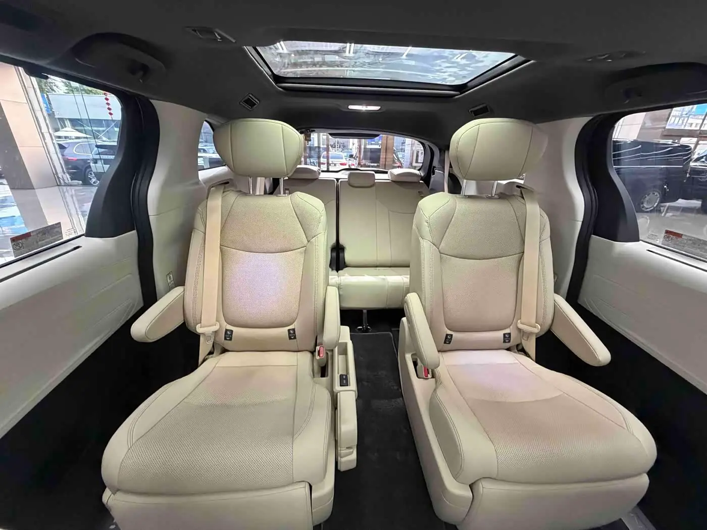 Toyota Sienna 2023 — Photo 20/20