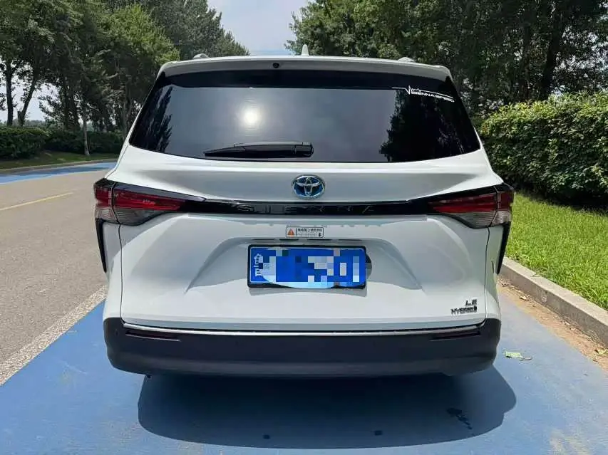 Toyota Sienna 2022 — Photo 6/7