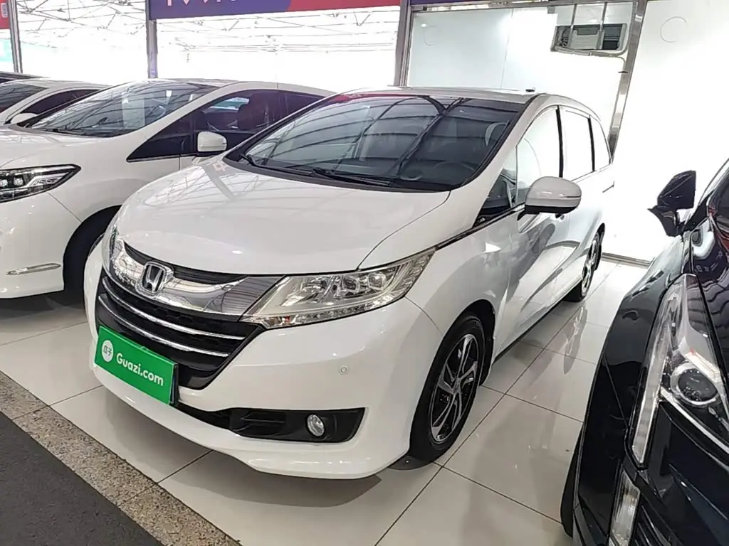 Honda Odyssey 2017 — Фото 1/20