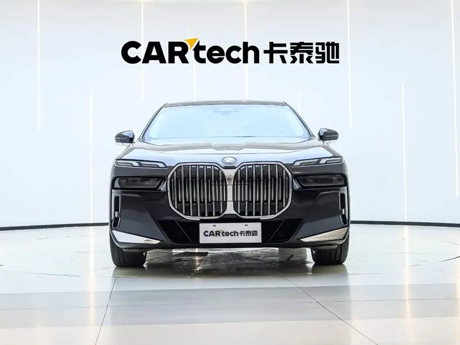 BMW 7 Series 2023 — Фото 6/20