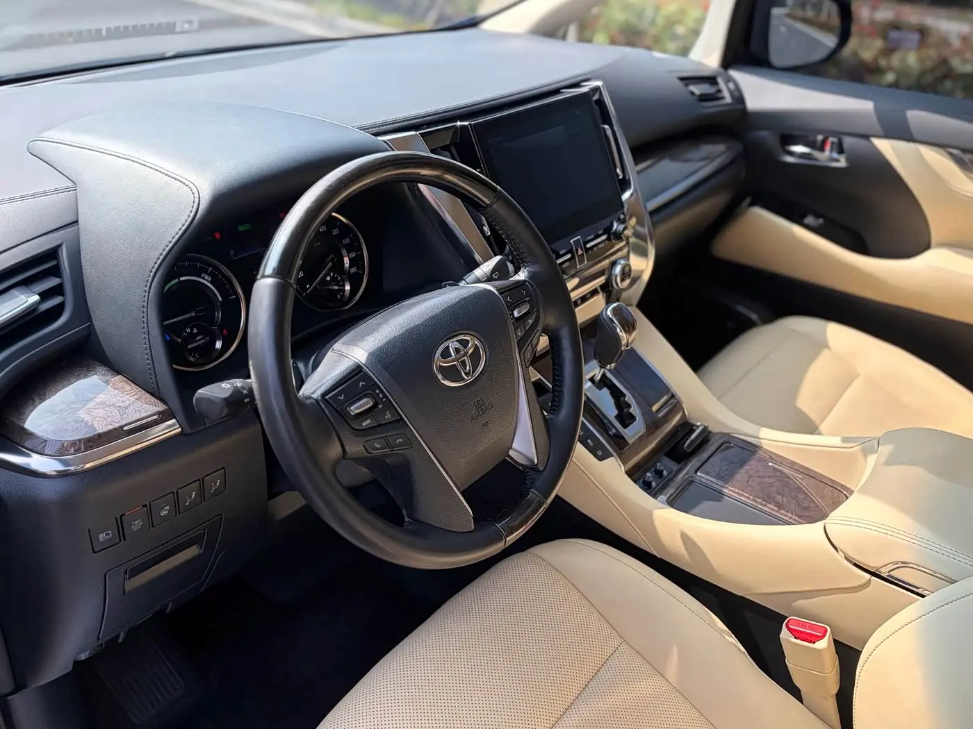 Toyota Alphard 2022 — Photo 7/20