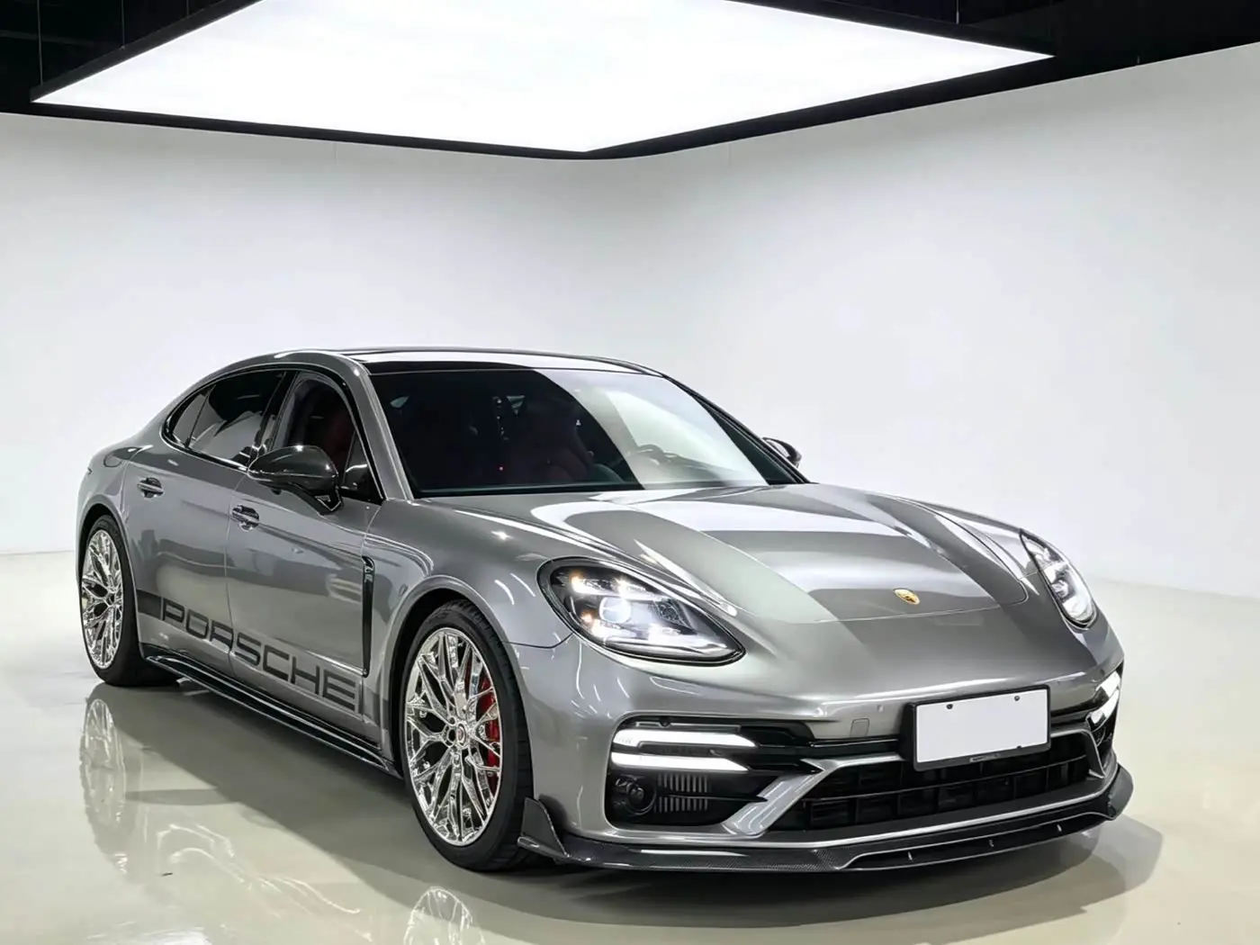 Porsche Panamera 2019 — Photo 2/11
