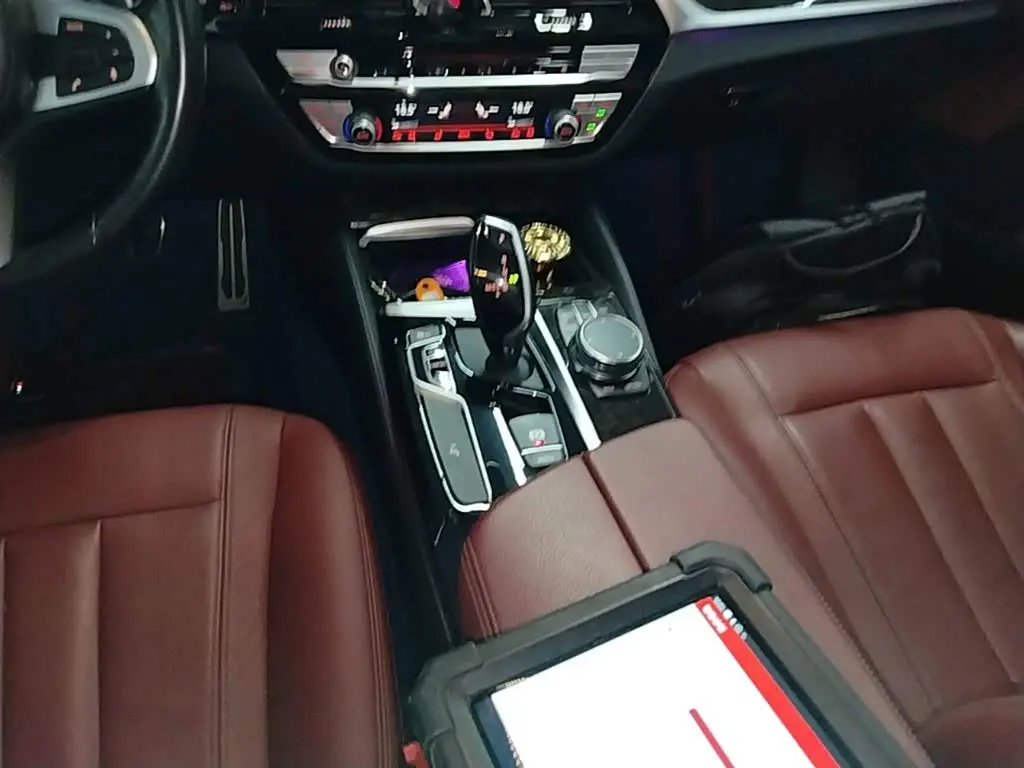 BMW 5 Series 2019 — Photo 13/19