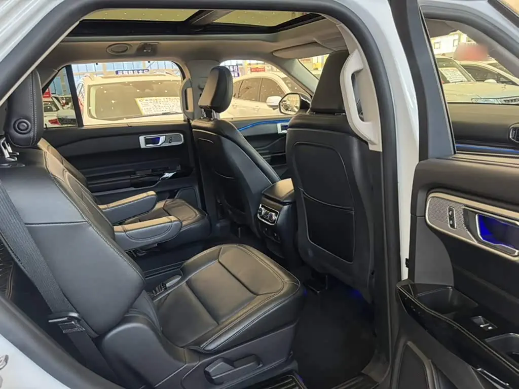 Ford Explorer 2021 — ფოტო 19/19