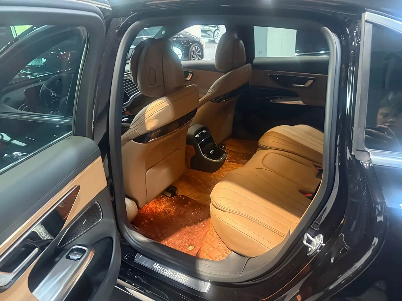 Mercedes-Benz E-Class 2024 — Photo 4/6