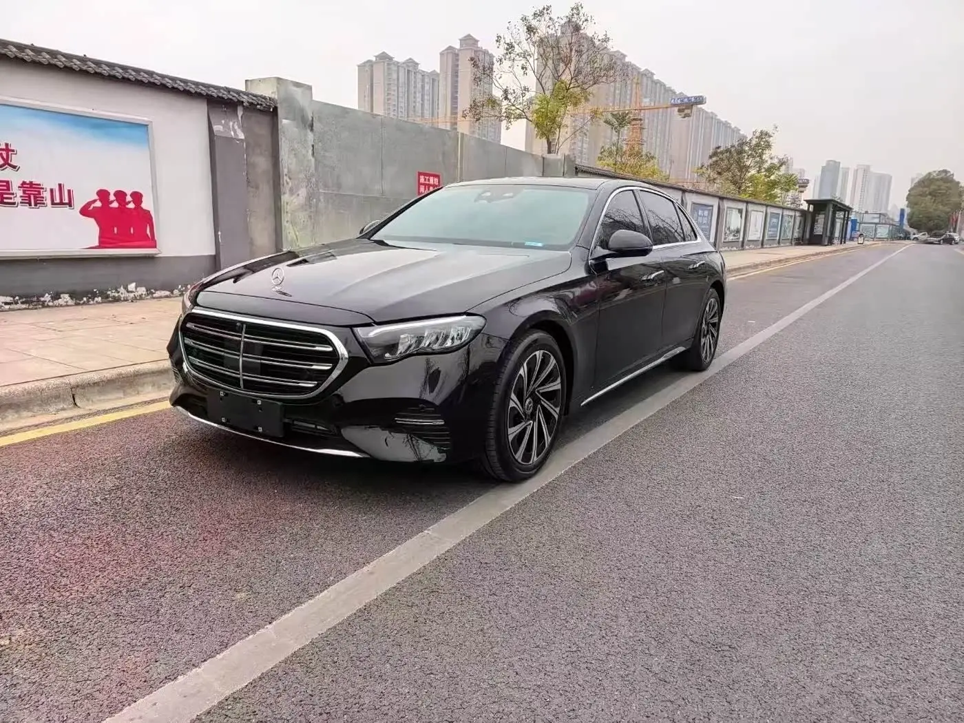 Mercedes-Benz E-Class 2024 — Photo 1/9