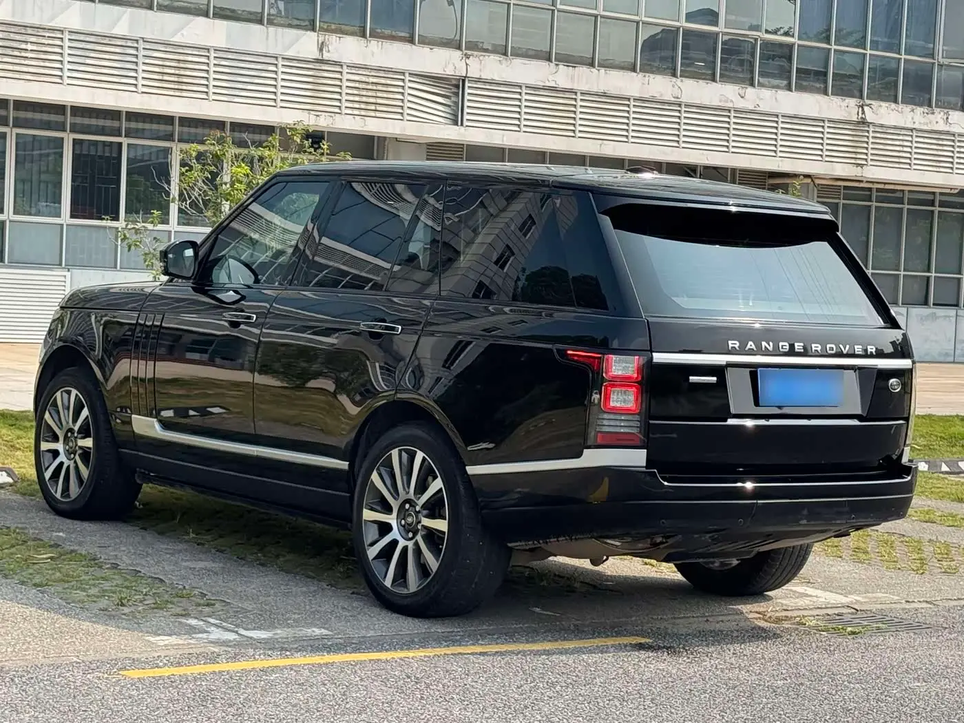 Land Rover Range Rover 2016 — Фото 19/20