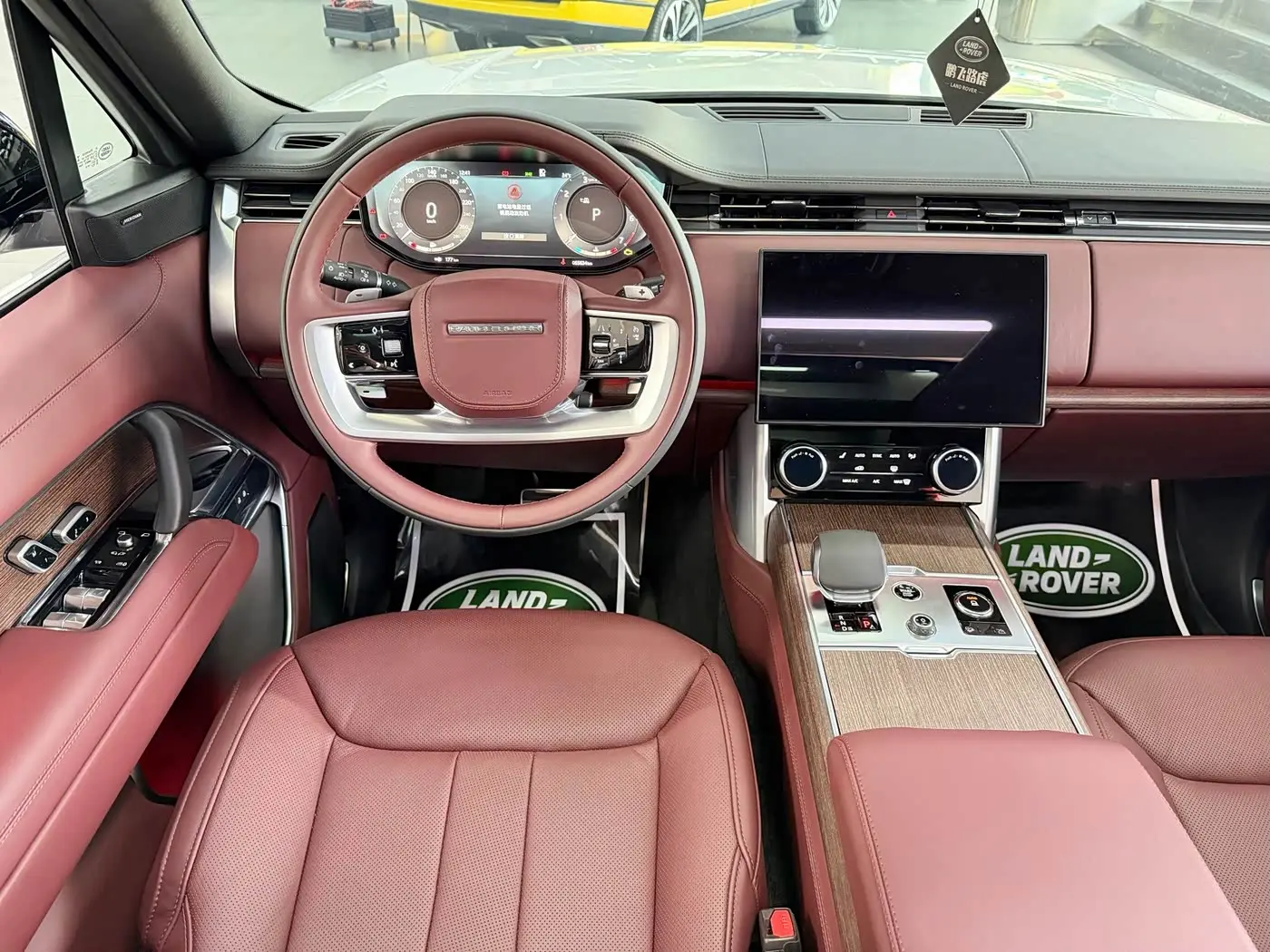 Land Rover Range Rover 2023 — Фото 12/16