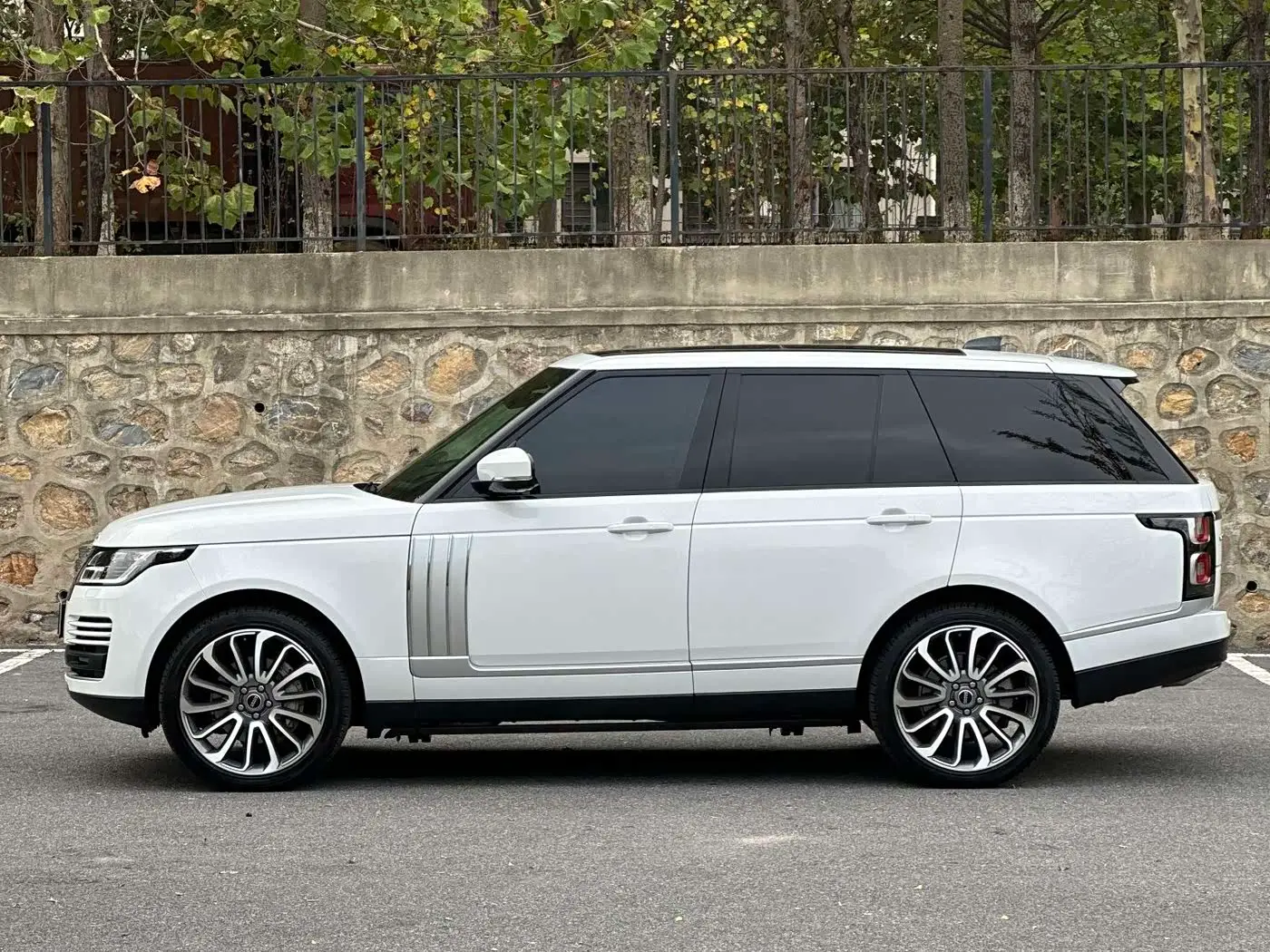 Land Rover Range Rover 2021 — Photo 3/11