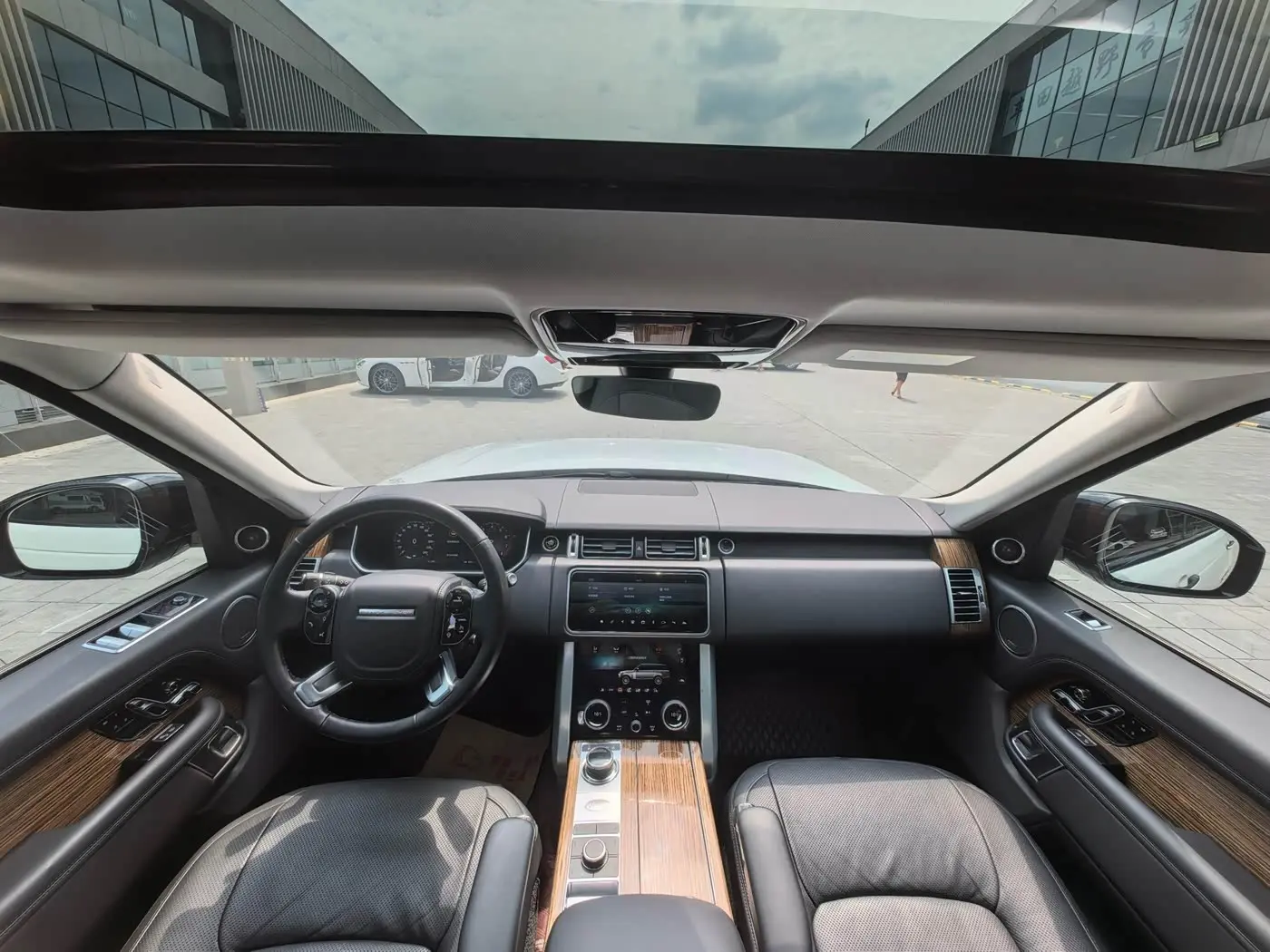 Land Rover Range Rover 2019 — Фото 8/18