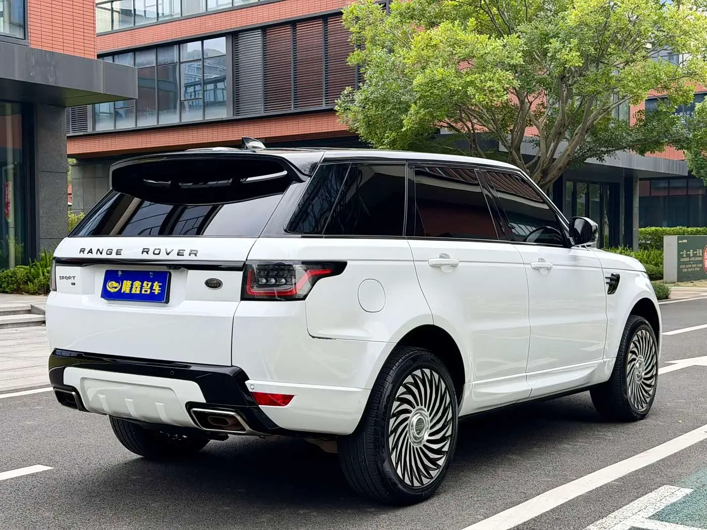 Land Rover Range Rover Sport 2020 — Фото 4/15