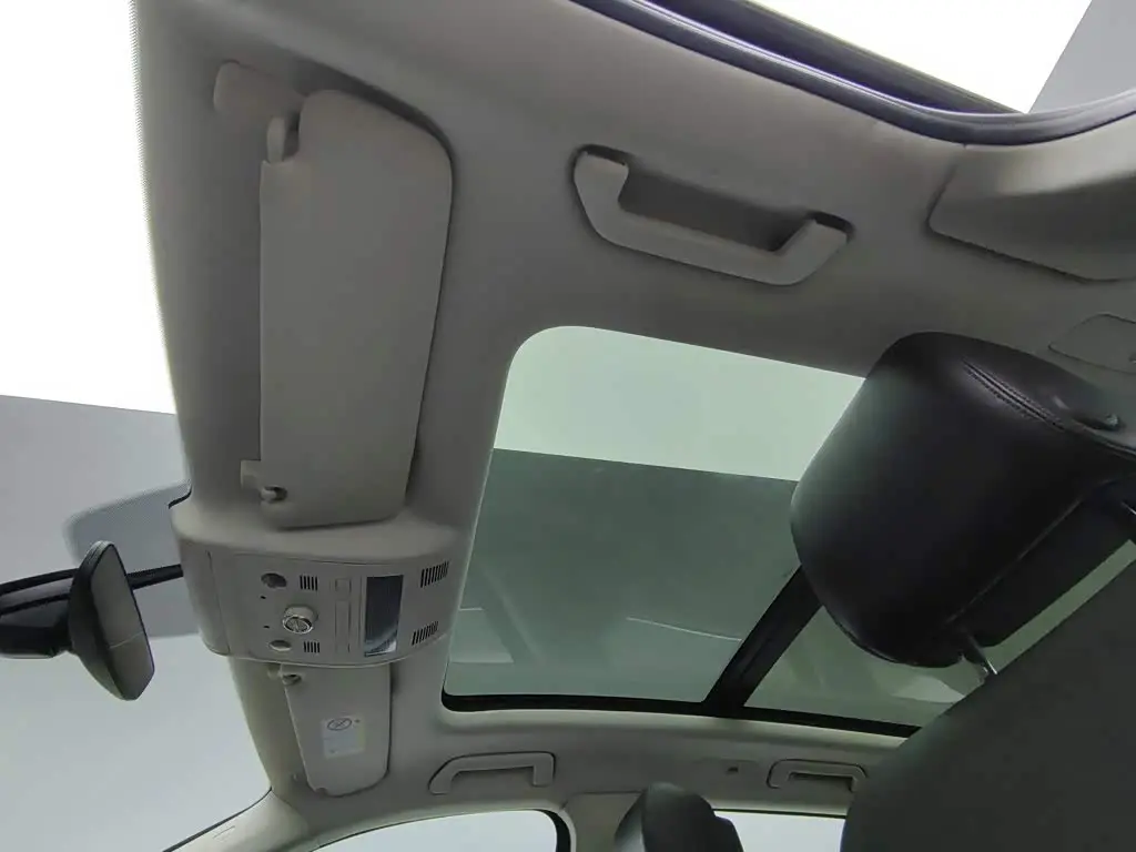 Volkswagen Touareg 2017 — ფოტო 14/20
