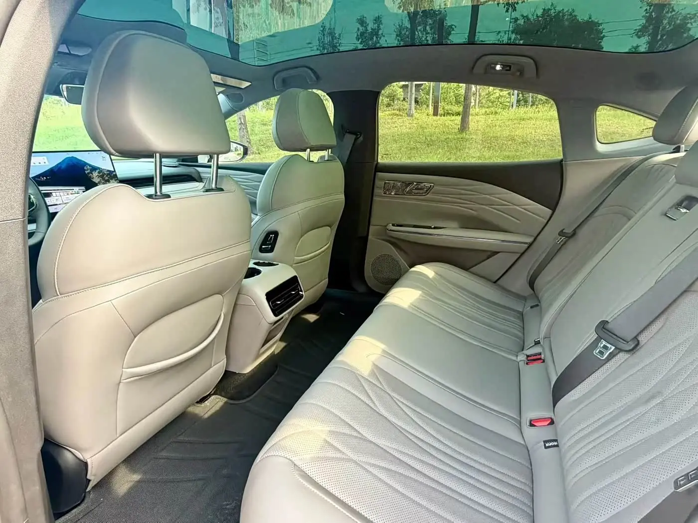 Geely Galaxy Galaxy Xingyao 8 2025 — Фото 5/9