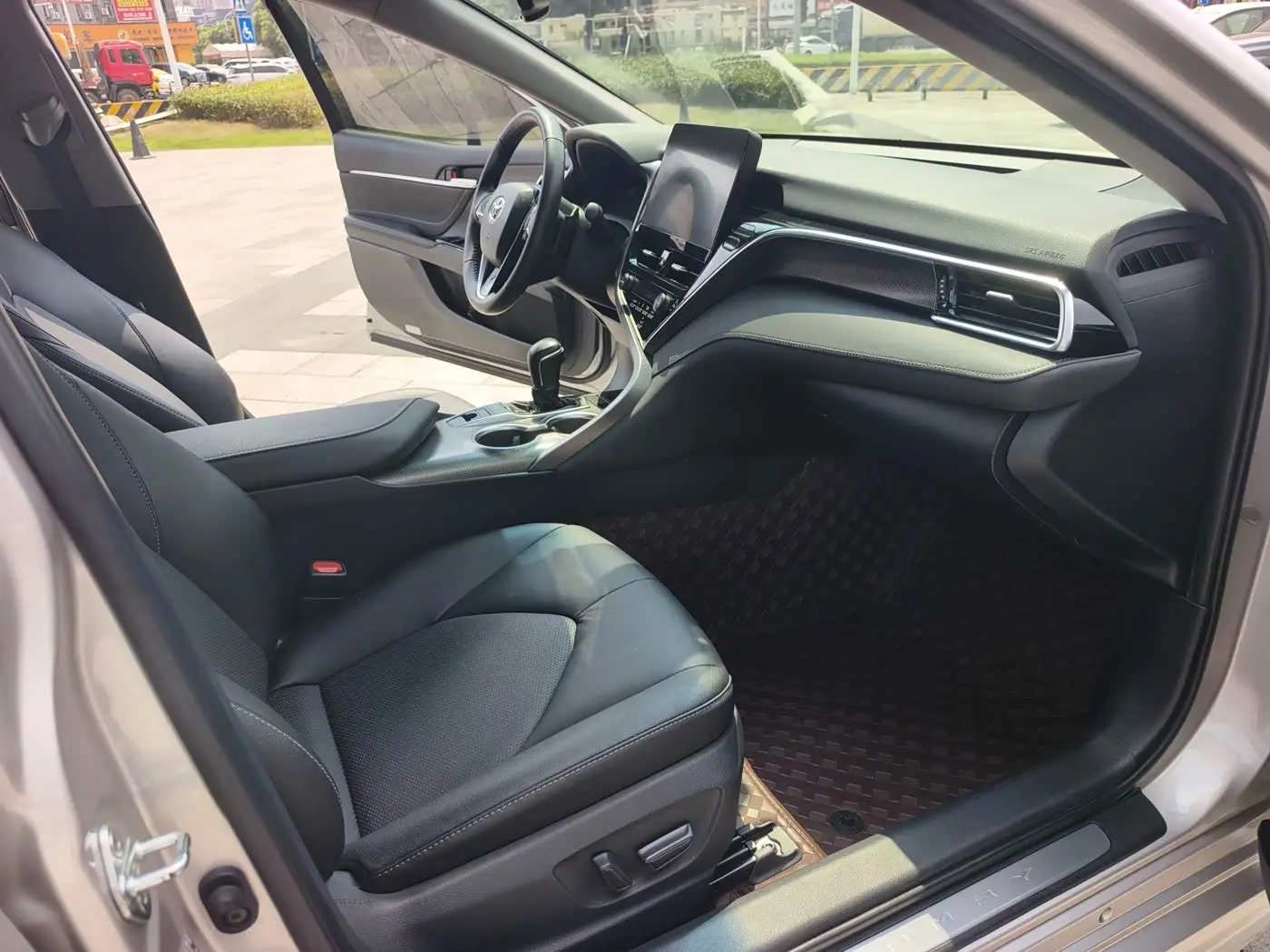 Toyota Camry 2021 — Photo 13/20