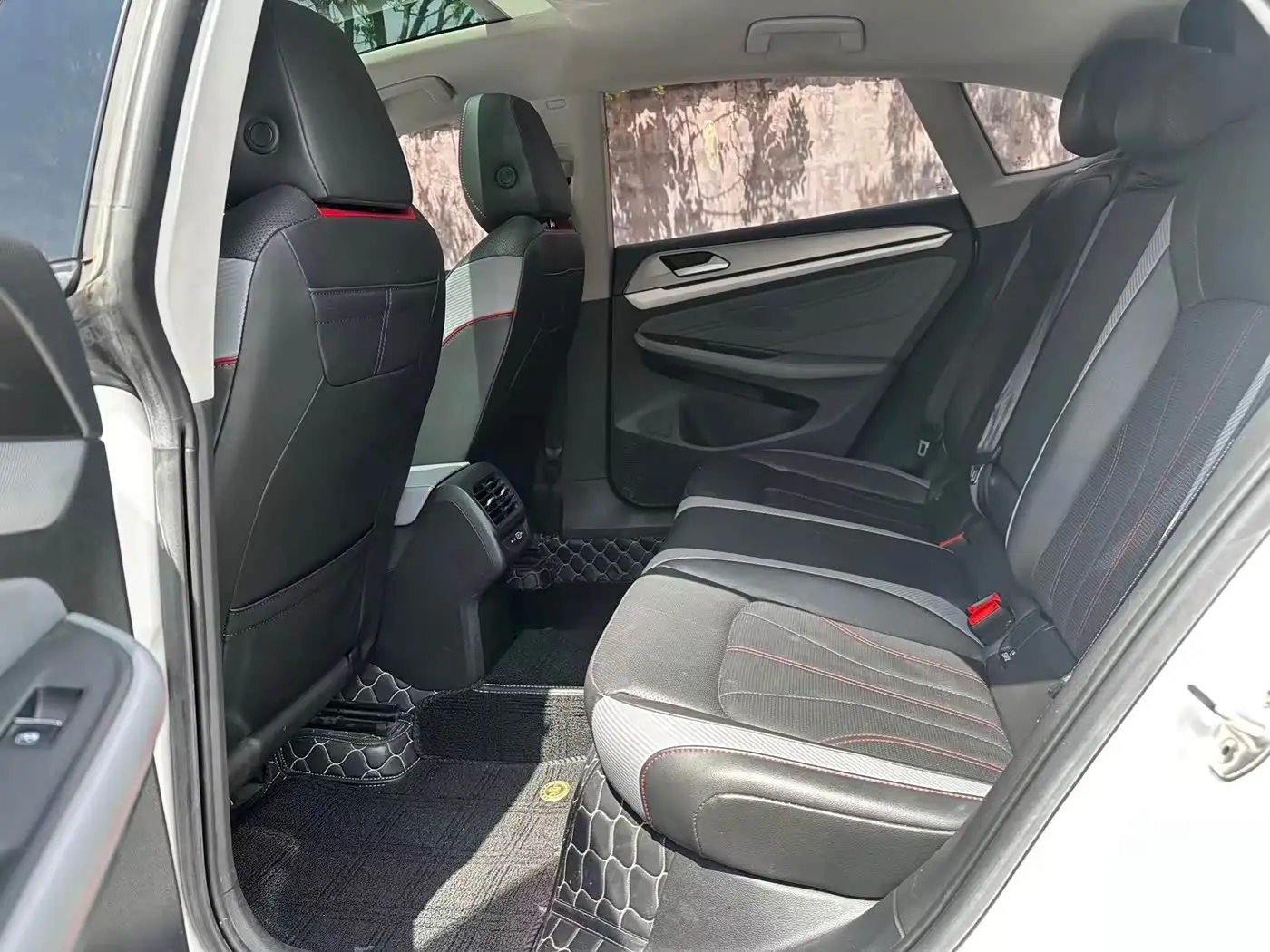 Volkswagen Lamando 2023 — Photo 6/9