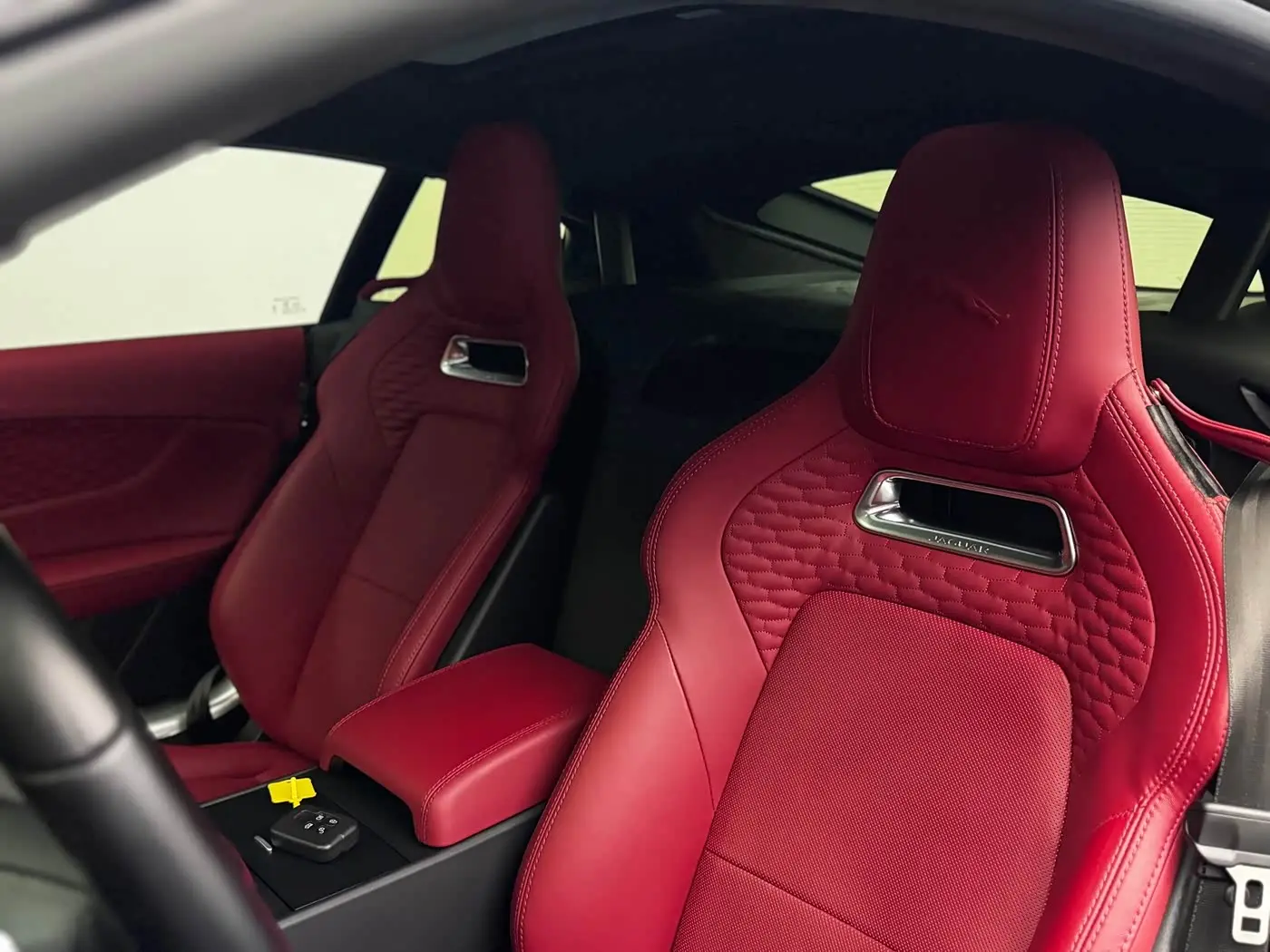 Jaguar F-TYPE 2024 — Photo 12/20