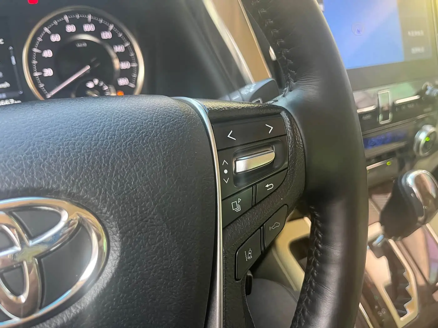 Toyota Alphard 2020 — Photo 11/16