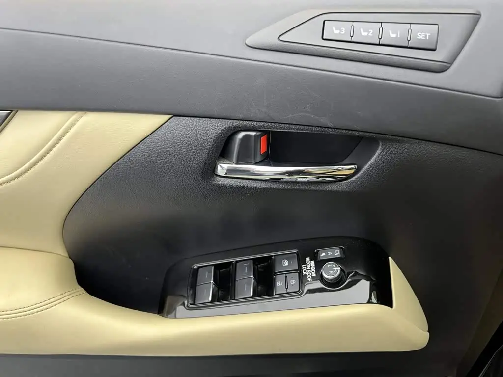 Toyota Vellfire 2022 — Photo 18/20
