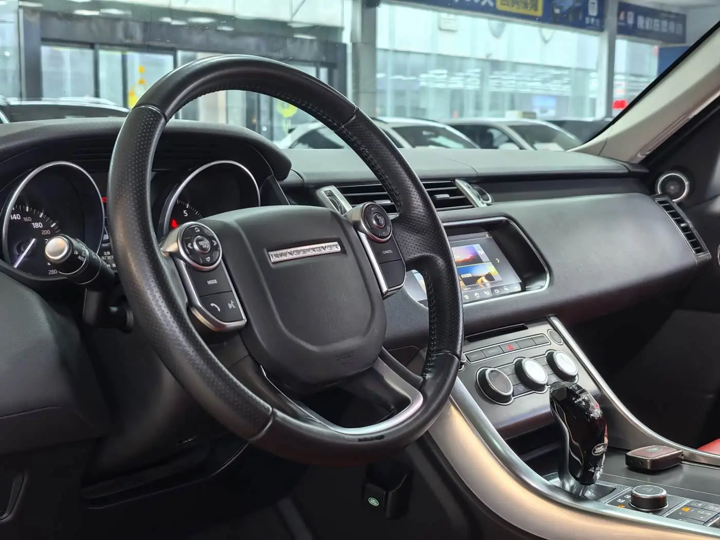 Land Rover Range Rover Sport 2018 — Photo 9/16