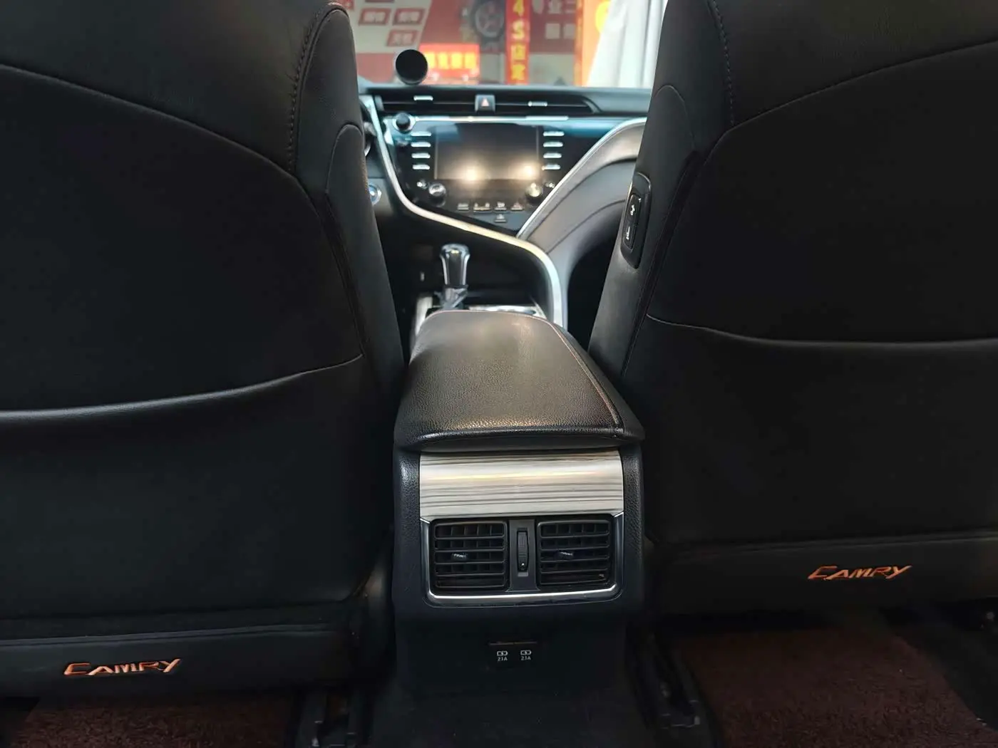 Toyota Camry 2018 — Şəkil 14/20