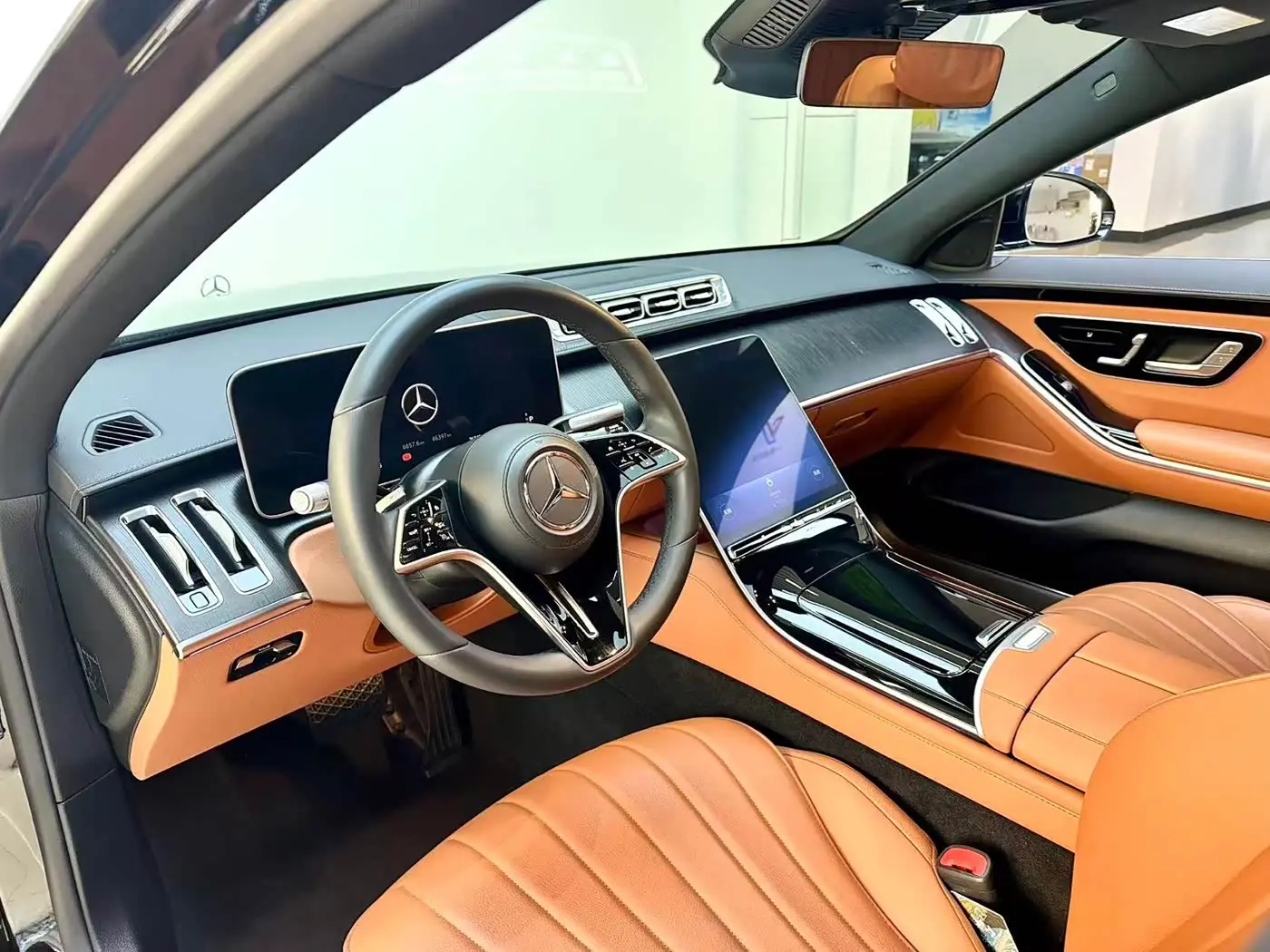 Mercedes-Benz S-Class 2023 — Photo 8/17