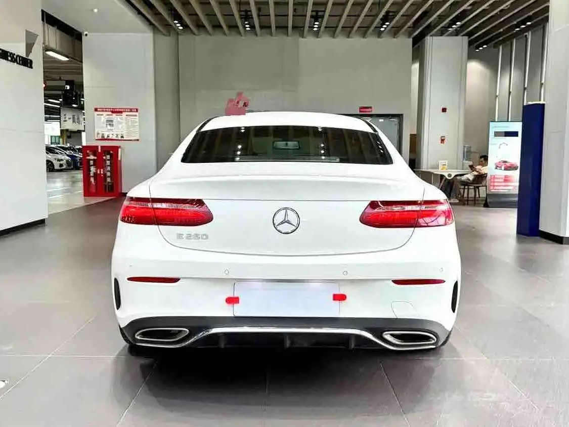 Mercedes-Benz E-Class 2020 — Фото 18/19