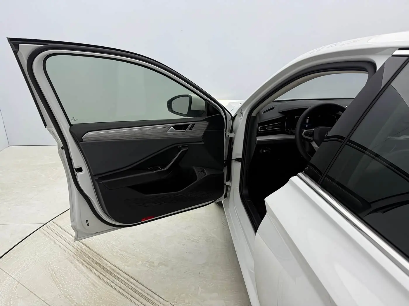 Volkswagen Sagitar 2022 — Photo 17/20